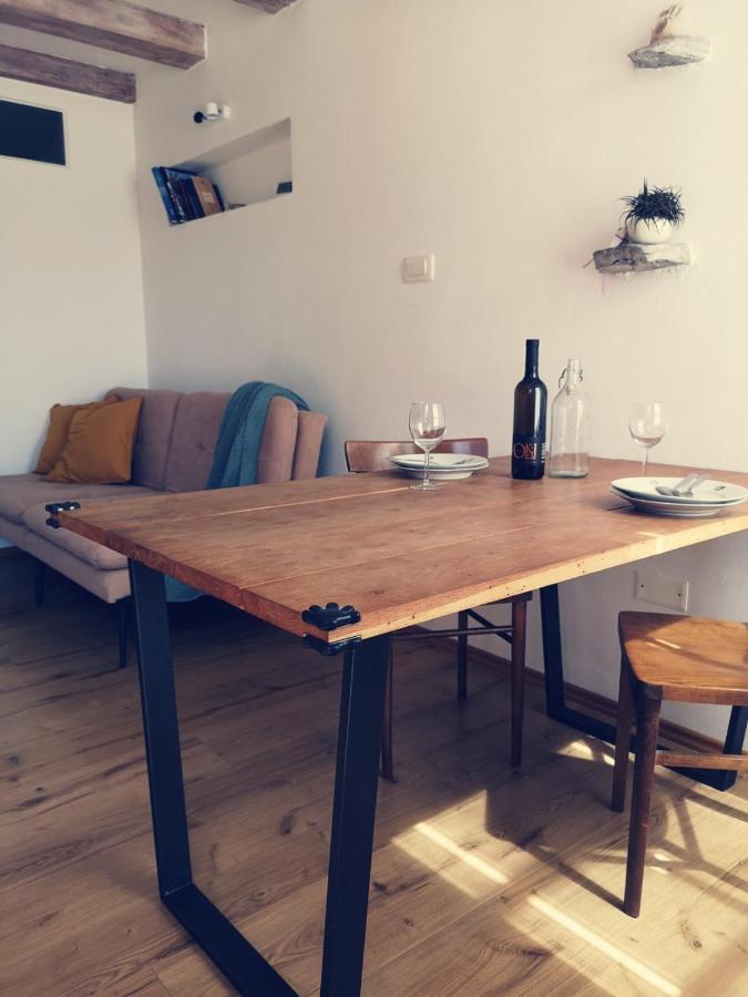 Apartma Kras Komen エクステリア 写真