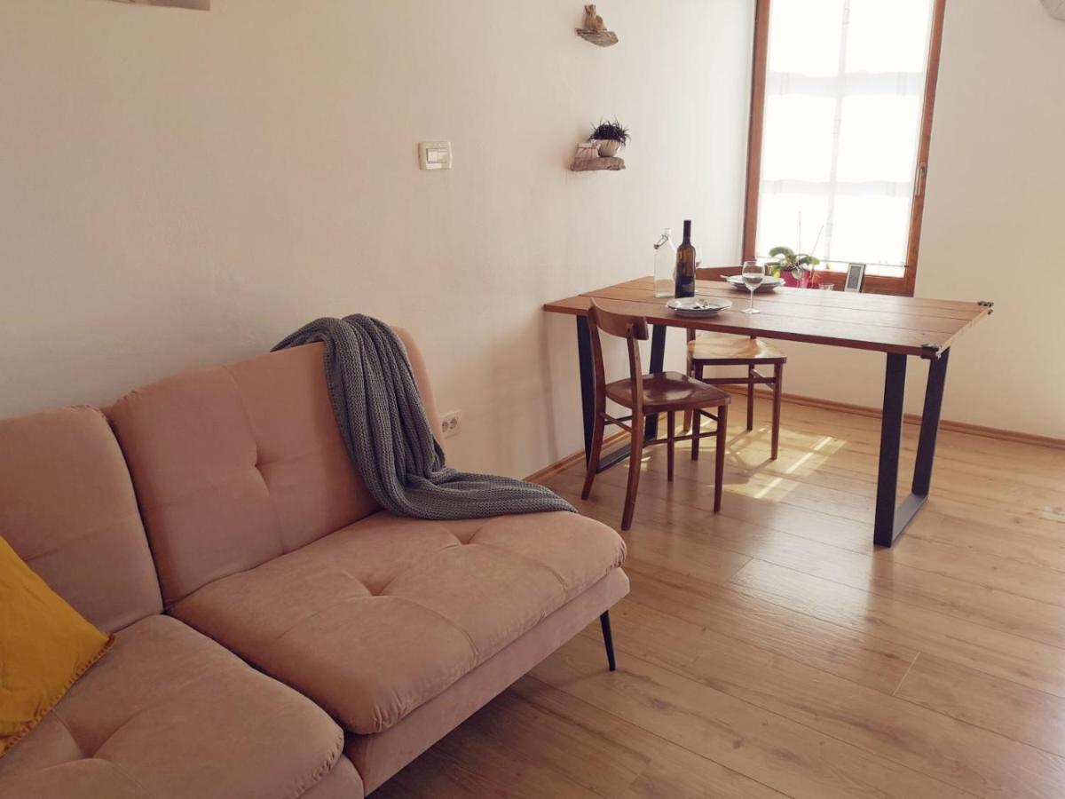 Apartma Kras Komen エクステリア 写真